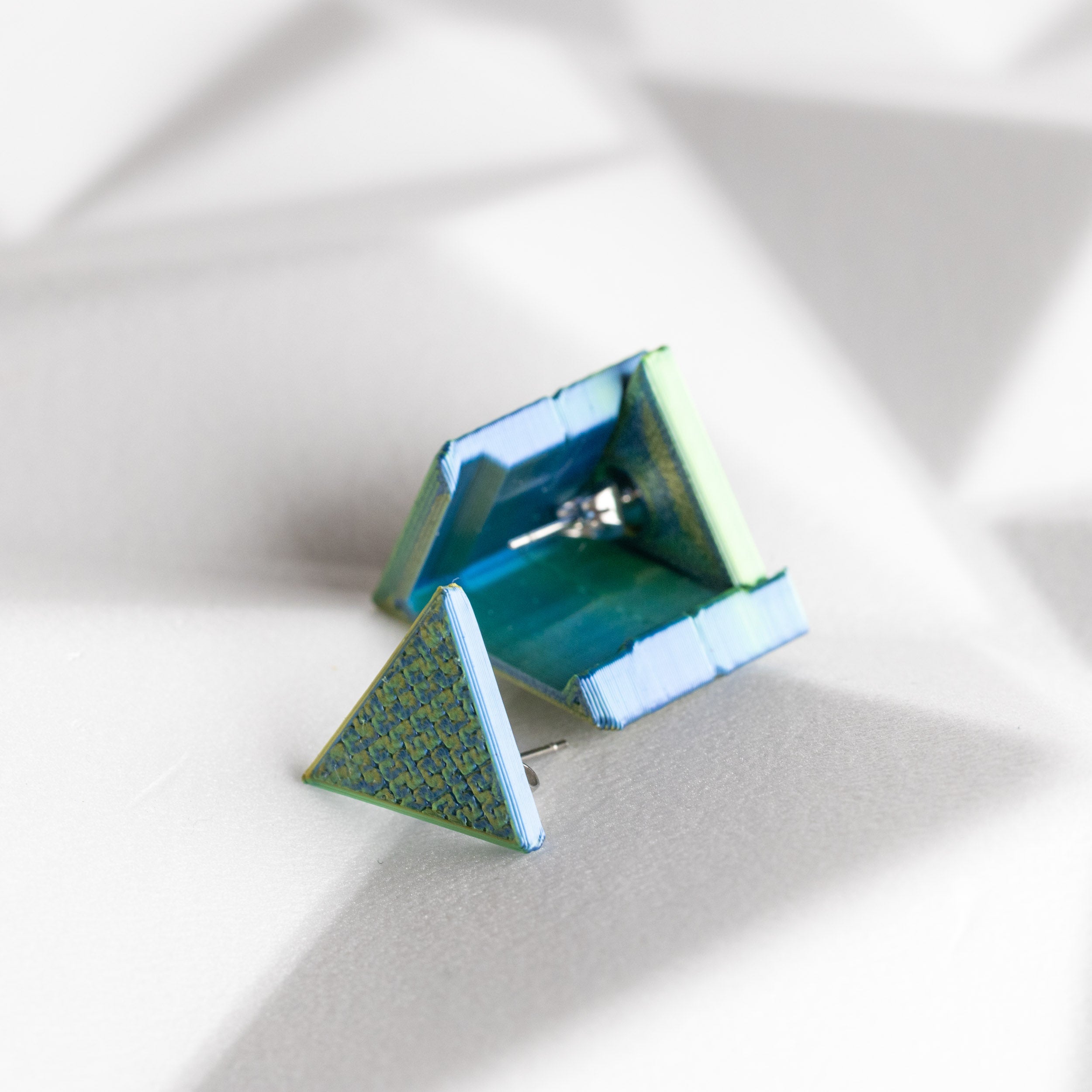 Auskari - Trīsstūris