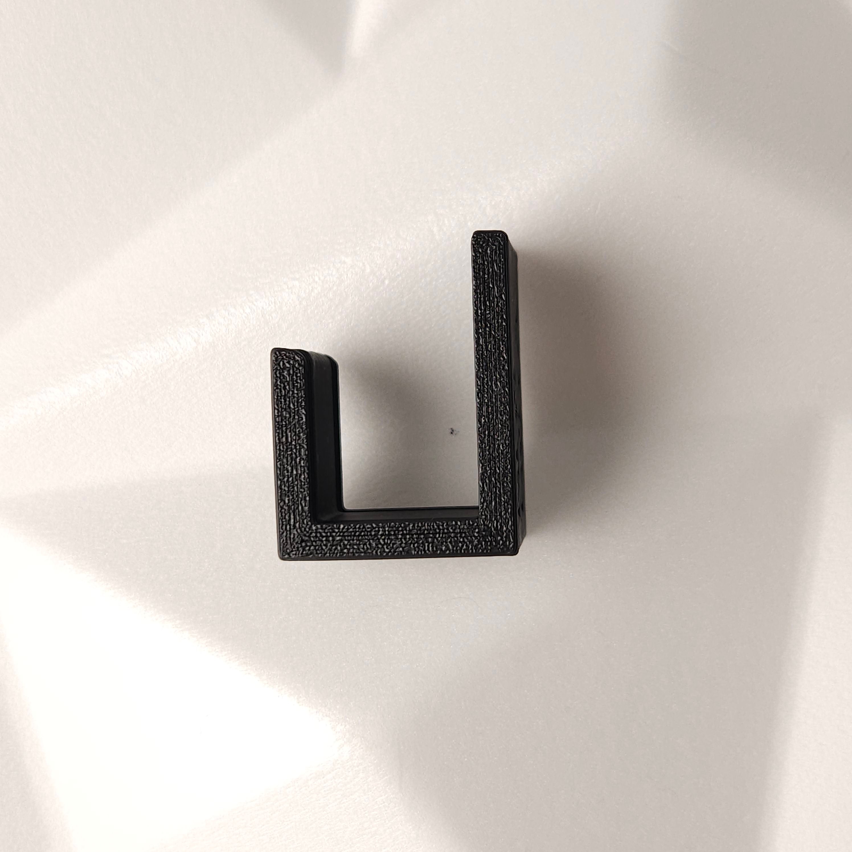 Teksti, simboli, akronīmi. Mazie auskari.