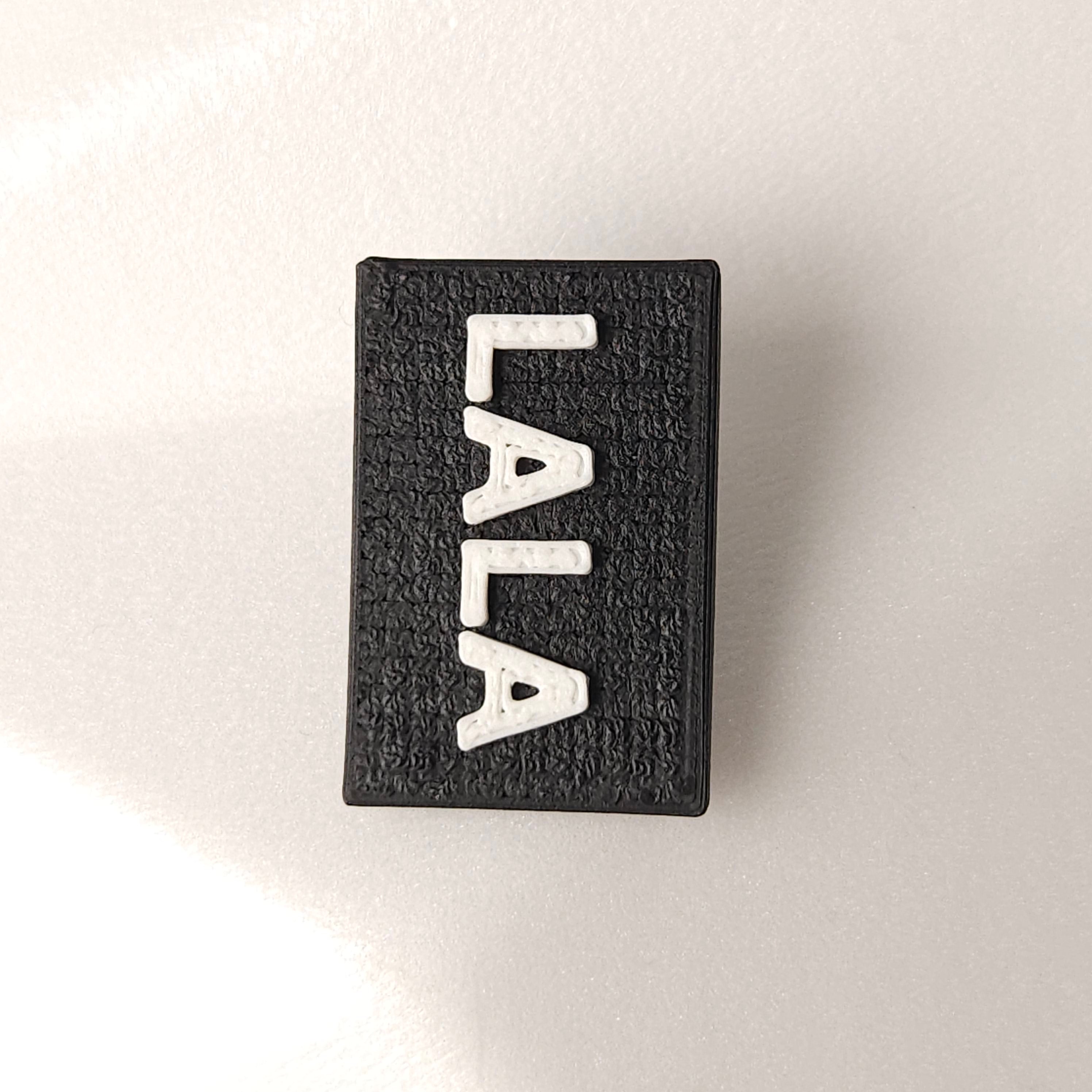 Teksti, simboli, akronīmi. Mazie auskari.