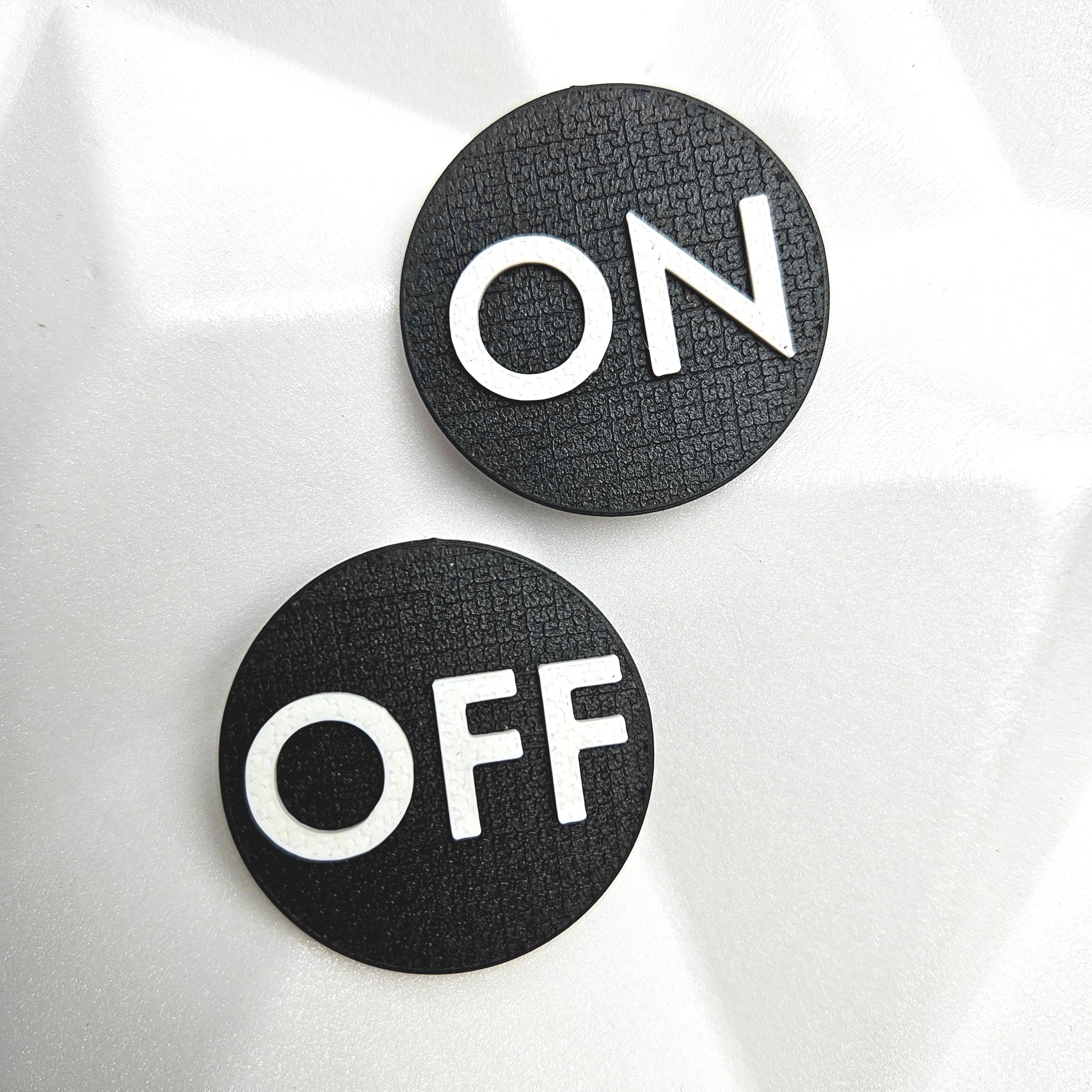 IESLĒGTS/IZSLĒGTS komplekts