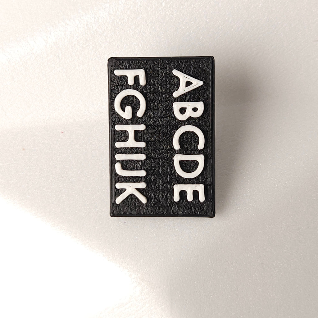 Teksti, simboli, akronīmi. Mazie auskari.