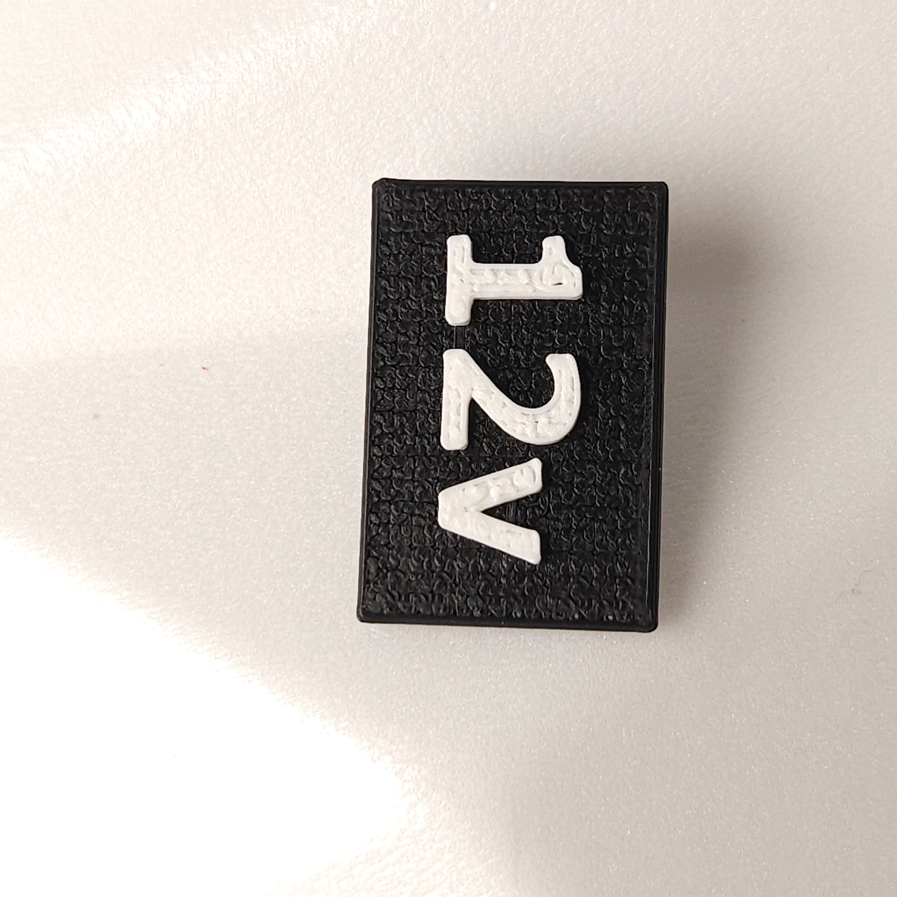 Teksti, simboli, akronīmi. Mazie auskari.