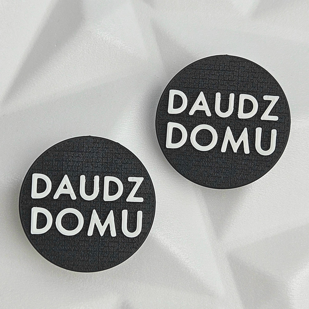 Daudz Domu auskari