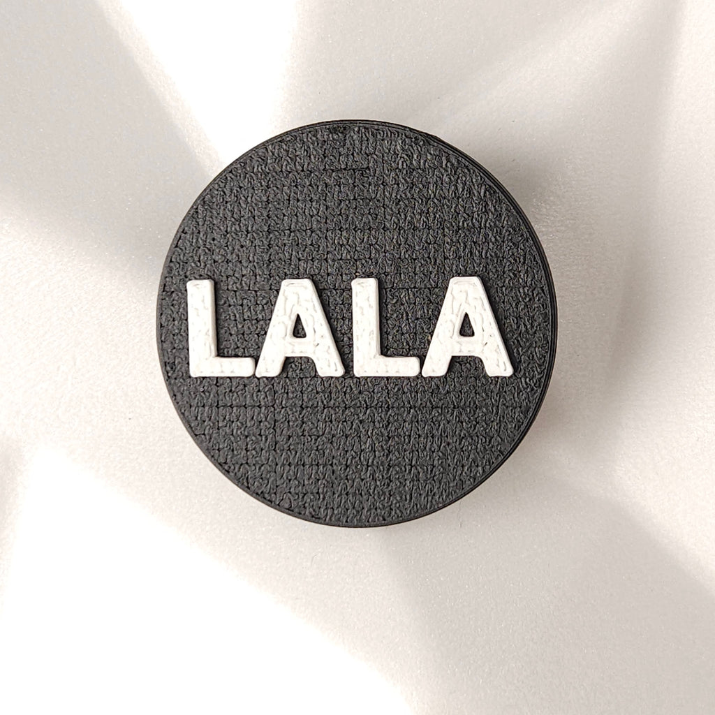 Teksti latviešu valodā. Pieklājīgi.