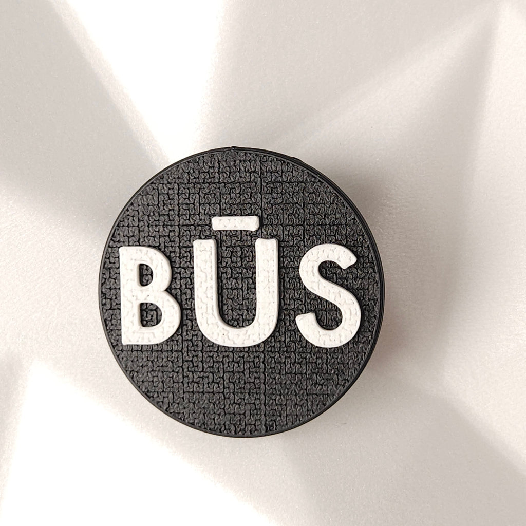 Teksti latviešu valodā. Pieklājīgi.