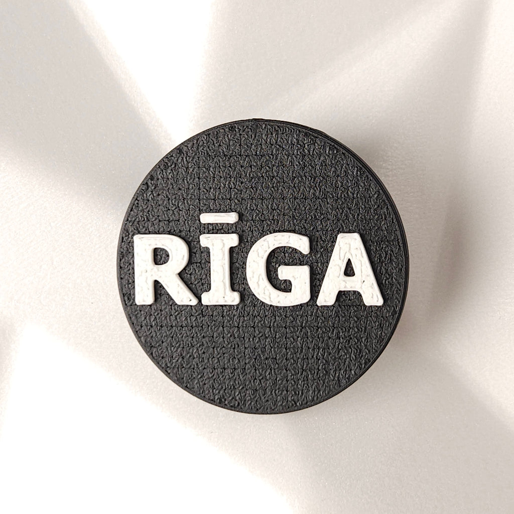 Teksti latviešu valodā. Pieklājīgi.