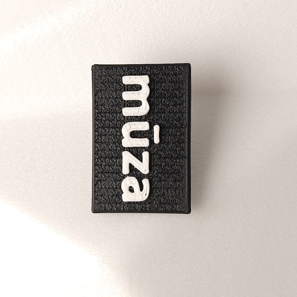 Teksti, simboli, akronīmi. Mazie auskari.