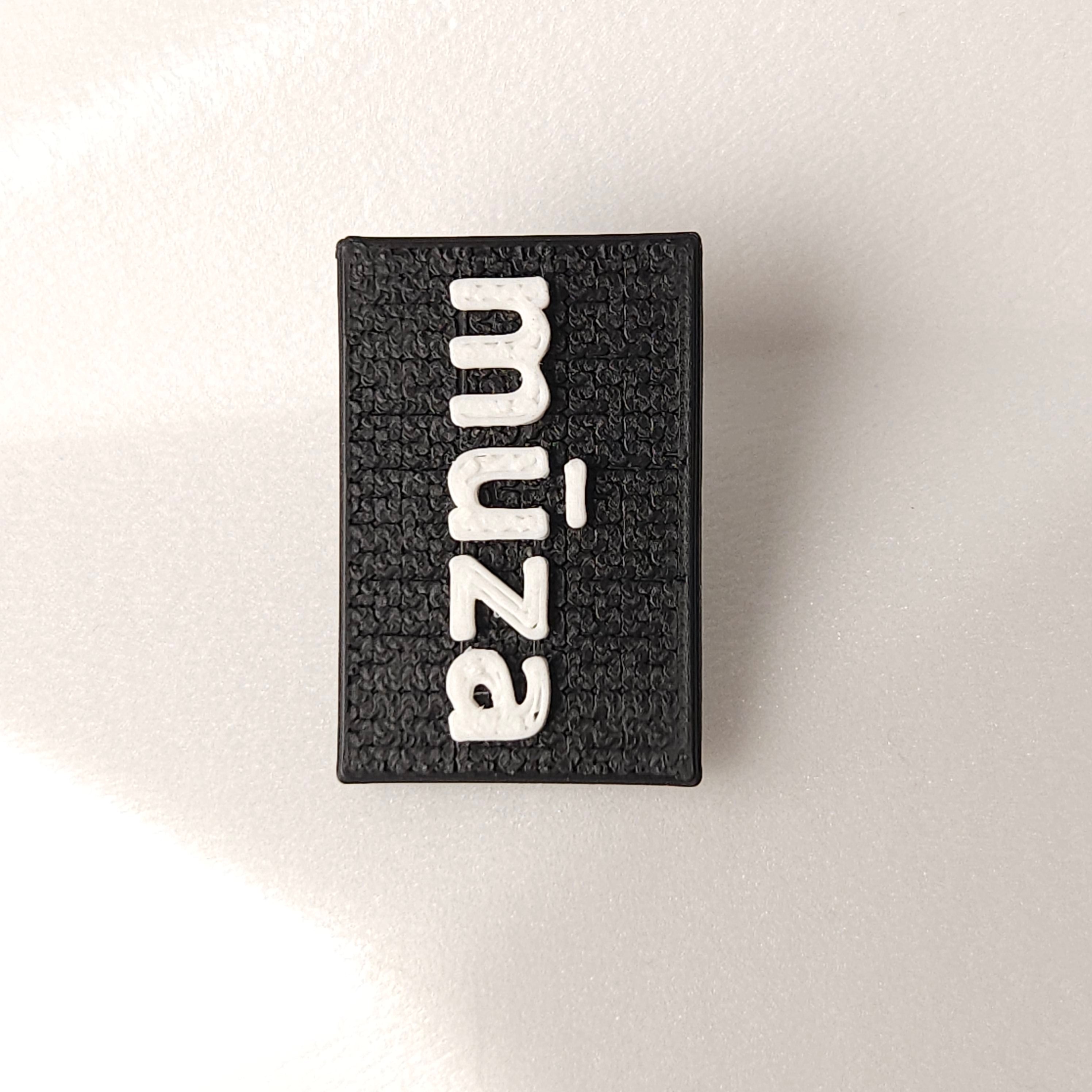 Teksti, simboli, akronīmi. Mazie auskari.